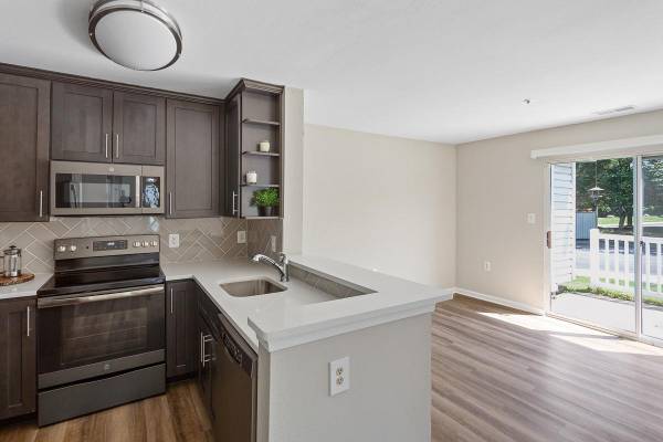 $3,020 / 3br - 1390ft2 - Lavaplatos + Microondas Incluidos, Dormitorios con Alfombra (5320 Cedar Ln, Columbia, MD)63694591038849121