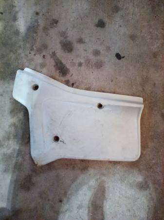Honda xr200 side cover 1