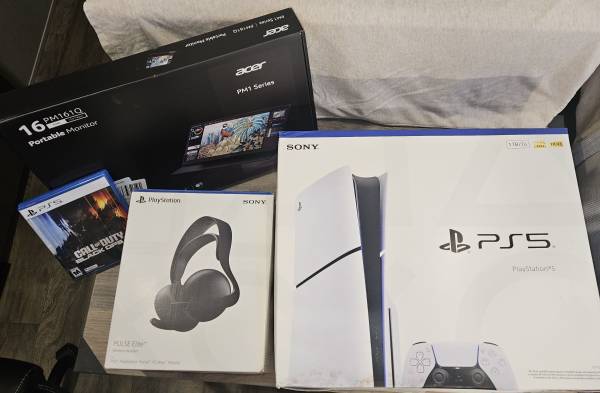 PS5 Slim 1TB Disc Complete Gaming Bundle – incl., DualSense controller, PULSE 1