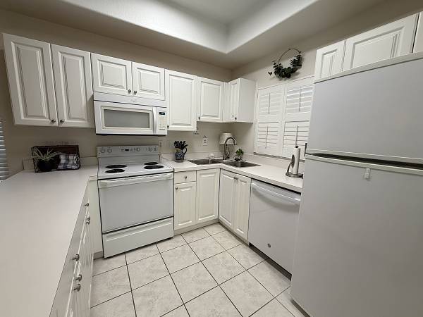 $3,000 / 2br - Furnished 2/2 Condo in Pinestone at Palmer Ranch- With Den! (SARASOTA)63791154502785122