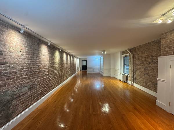 $3,800 / 735ft2 - **BEAUTIFUL MOVE IN READY SPACE**IDEAL FOR THERAPISTS**NO FEE** (Upper East Side)64212274721410120