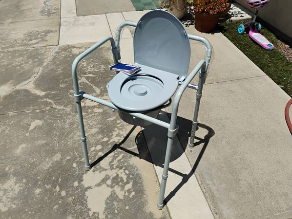 Commode 1