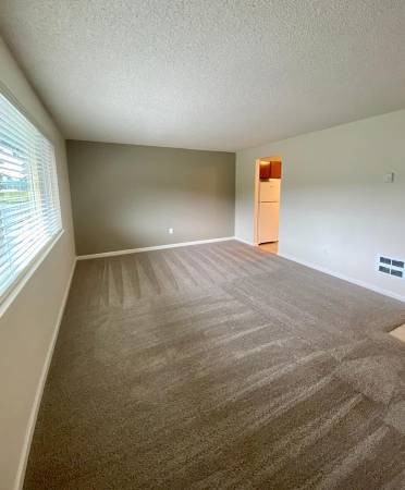 $1,675 / 1br - 740ft2 - Lavadora/secadora de tamaño completo, lavavajillas, triturador de basura (Sumner)63688443655427124