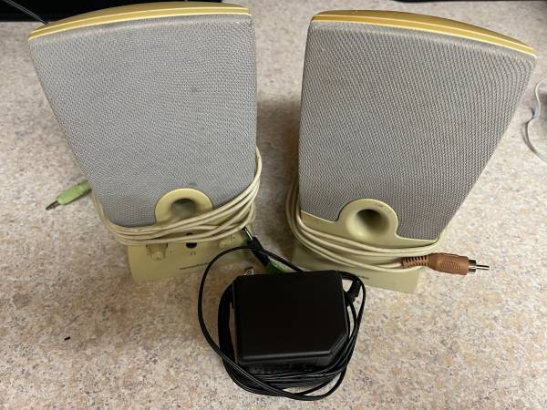 Pair of Computer Speakers 1
