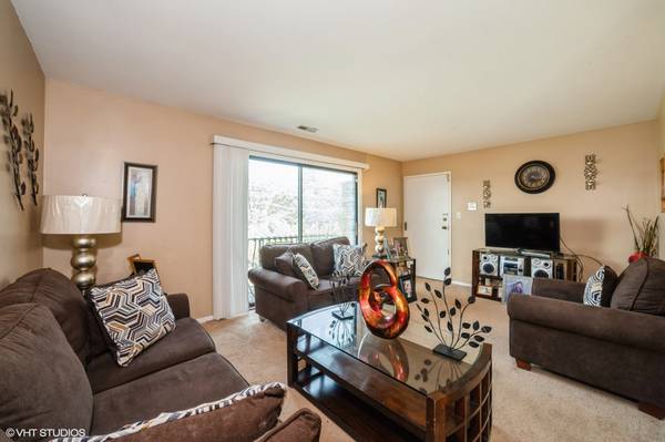 $75,500 / 2br - Price Reduction for a 2 Bd / 1 Ba Condo! A New Home for the Holidays! (Calumet City)64173448048258122