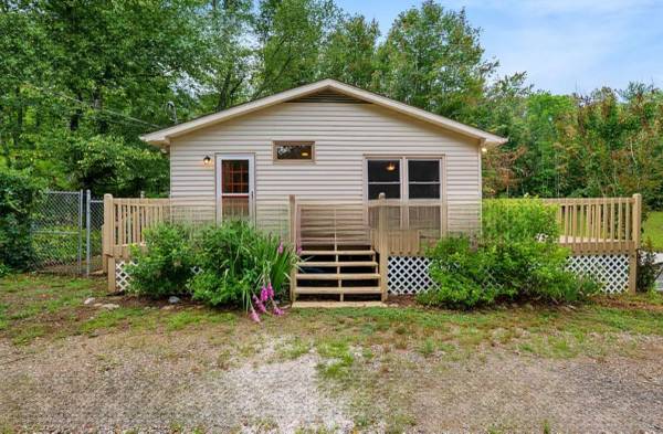 $1,550 / 3br - 1273ft2 - Beautiful 3bed 2bath home (Weaverville)64029205328515120
