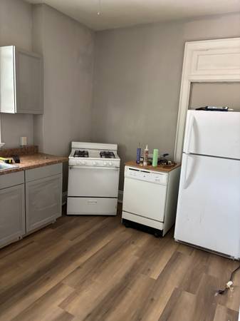 $950 / 2br - Remodeled 2br with hard wood floors (covington)64051689804802124
