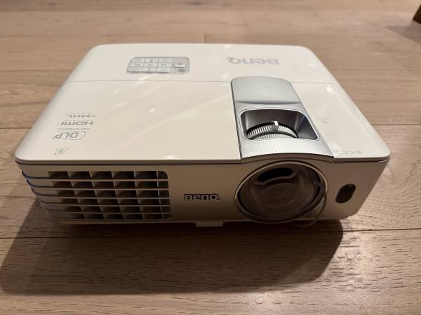 BenQ HT1085ST Short Throw DLP Home Theater Projector 1
