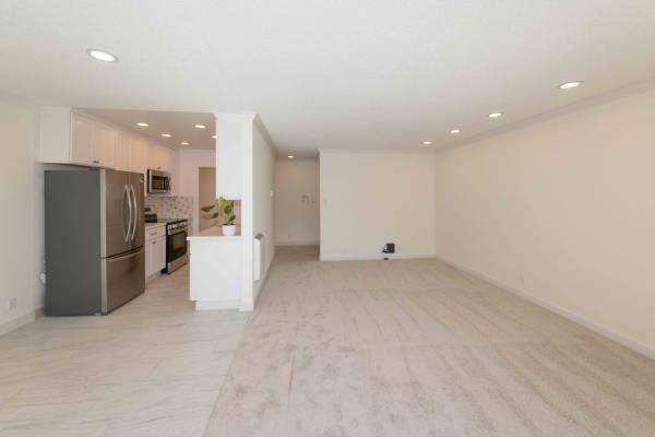 $3,400 / 2br - 1327ft2 - Amplio y Lujoso Departamento Superior Soleado, 1 Estacionamiento Asignado (oakland piedmont / montclair)63861101099011124