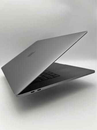 Apple MacBook Pro 15” 2018 | i9 | 32GB RAM | 1TB SSD | Radeon 560X