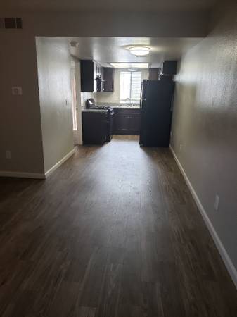 $1,825 / 3br - 1090ft2 - At Last, This Is what You've Been Searching For (2001 E. Cross Ave Tulare, CA 93274)63809864886785120