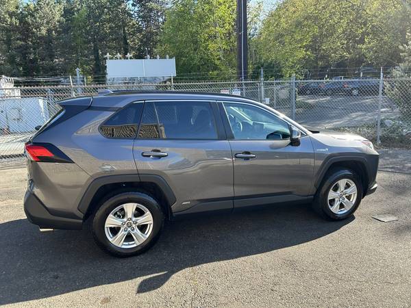 2021 Toyota Rav4 LE Híbrido 4WD --1 dueño, título limpio, ahorra gasolina, bonito - $25,995 (kirkland)63613982216067123