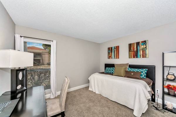 $1,125 / 1br - 686ft2 - Cardio Machines, Dining Room, Oven (4500 Sojourn Dr, Addison, TX)63796304770435120