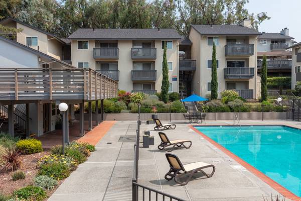 $2,836 / 2br - 980ft2 - Spacious, renovated and 980 sqft (hayward / castro valley)63858159227905122