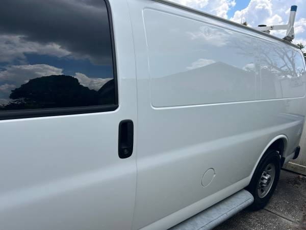 2015 GMC Savanna - Photo 11