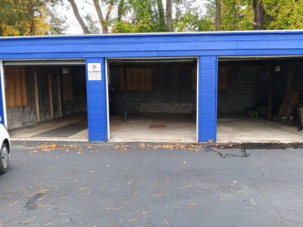 $500 / 1700ft2 - Great storage space centrally located for business, $500 mo. (Liverpool)64151009866115121