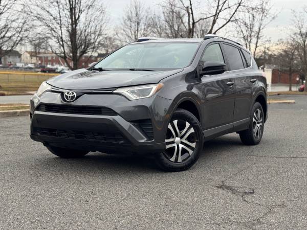 2016 Toyota rav 4 LE 1