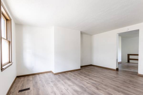 $1,199 / 2br - 7 Renwick---- 2 Bedroom, 1 Bathroom---Available Now!!64013204590209122