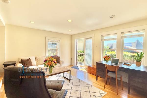 $2,300 / 500ft2 - Furnished North Berkeley In-Law Apartment with Private Deck (berkeley)63785477018627122