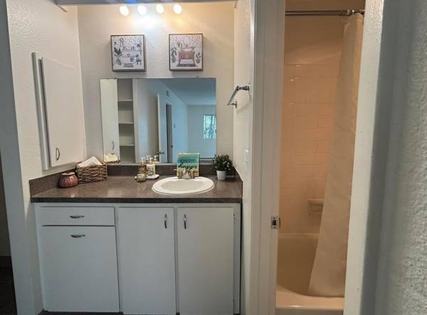 $1,350 / 1br - $99 MOVE IN SPECIAL + Year-Round 9ft Indoor Pool, Assigned Parking (Beaverton Tigard)63776937834755123