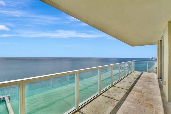 $6,000 / 2br - 1602ft2 - 🎯 SUNNY ISLES: 2/2.5 Furnished Exclusive Pied-À-Terre At The Renowned This R (Sunny Isles)64049279667713121