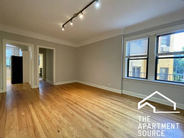 $1,570 Logan Square – Spacious Studio – Courtyard Building Near California L (Logan Square)63898860505474122