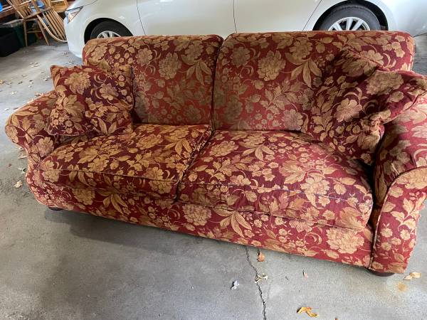 Free Couch 1