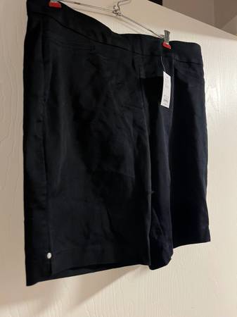 New w/ tags Ladies size 16 Black Bermuda shorts 1