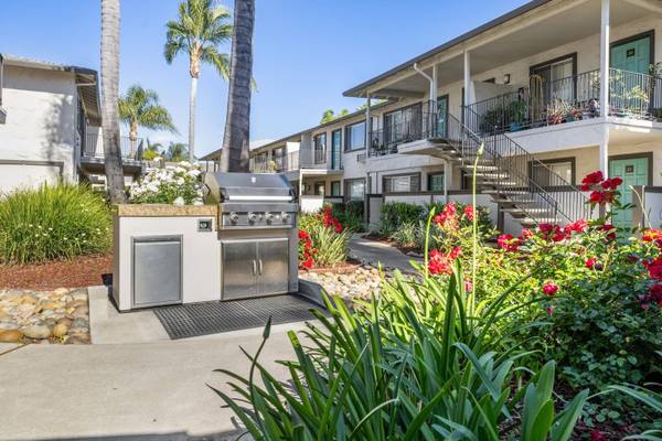 $3,095 / 2br - 855ft2 - Secure Cielo Apts w/ Onsite Laundry & Storage – Campbell (campbell)63657863407619123