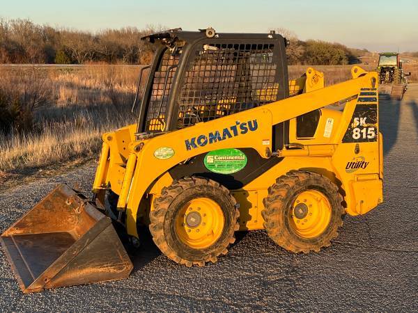 Komatsu SK815 Skid Steer 1