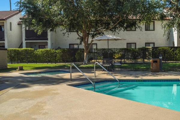$1,595 / 1hab - 636ft2 - Vida en Indio al Máximo: Estilo, Espacio y Ubicación. 1 y 2 Habitaciones (Indio, La Quinta, Palm Desert y Coachella)63668370678531123