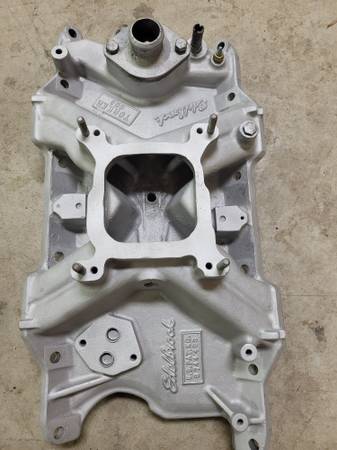 Eldebrock intake manifold for small block mopar 1