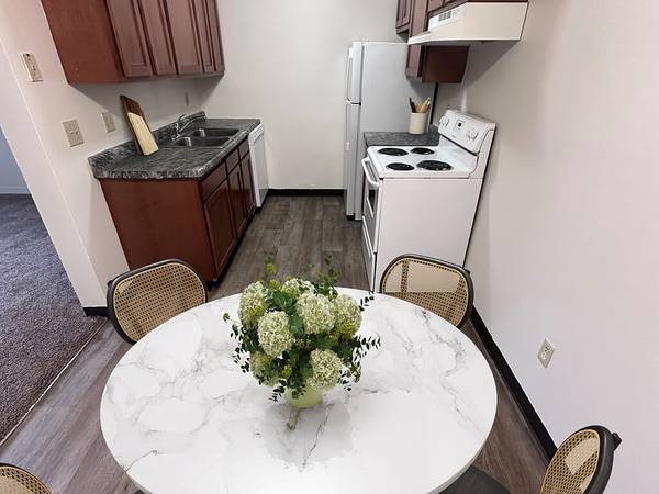 $1,390 / 2br - 905ft2 - Make This Your Home Before Summer’s Gone – Pet-Friendly 2BR Available (6455 Zane Ave N, Brooklyn Park, MN)63666897904003123
