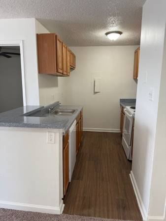 $995 / 2br - 866ft2 - Units Available Laguna Creek Apartments! Apply TODAY! (New Orleans)63903649862786122