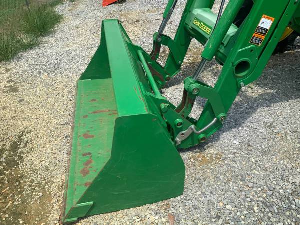 John Deere 5065E Cab - 4x4 con cargador - $45,900 (Vincent)63440349873795121