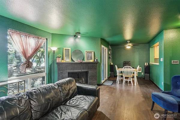 $185,000 / 1br - 672ft2 - Charming 1 bed 1 bath condo in Seattle (Seattle)63944822196482124