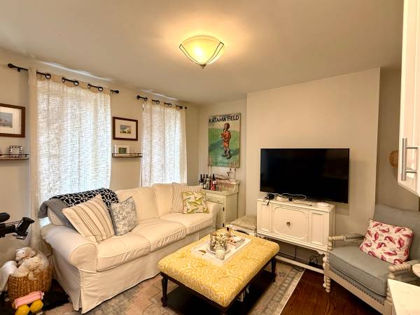 $2,350 / 1br - North End 1 bed ~ Reformado, Lavandería en el Edificio + Almacenamiento, Disponible AHORA (Boston - North End - Stillman St.)63620275513473123