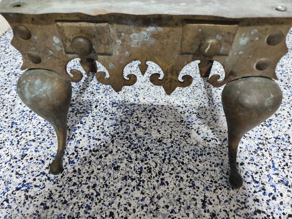 BRASS FOOTMAN - WILLIAMSBURG. 1