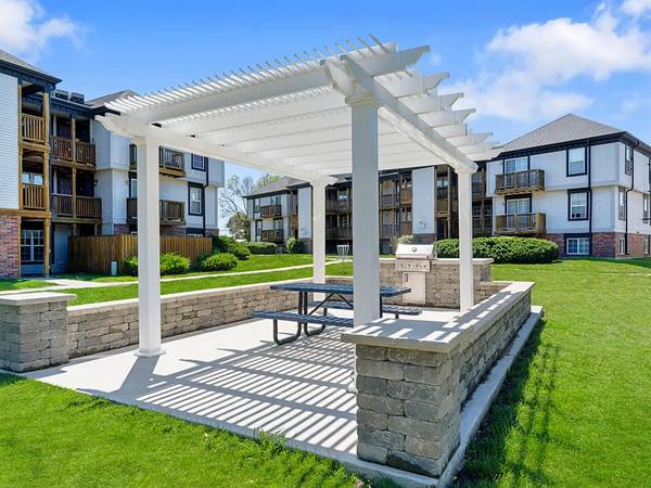 $945 / 2br - 833ft2 - ⭐Fall Is Just Around The Corner, Apply Now To Get This One!⭐ (4419 1st Ave SW, Cedar Rapids, IA)63863567683329121