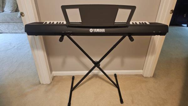 Yamaha Portable Grand NP-30 Electronic Piano Keyboard with Stand