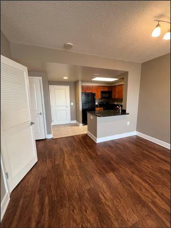 $2,952 / 1br - 972ft2 - 🌞 1BR/1BA + Despacho y Solarium – ¡Oferta Especial de Septiembre! ¡$500 DE DESCUENTO en el primer mes! 🏡 (Rosslyn, VA)63822292232963124