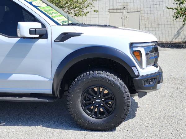 2025 Ford F150 Raptor pickup - Photo 7