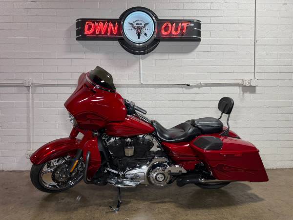 2016 Harley Davidson CVO Street Glide Special FLHXSE 1