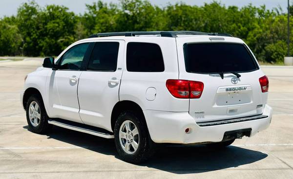 2008 Toyota Sequoia SR5 4x4 - $16,995 (Kyle)63621901808515123