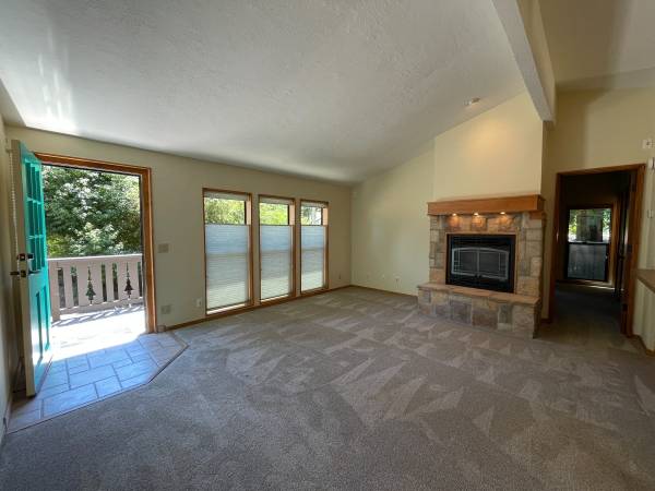 $2,400 / 2br - 900ft2 - Upgraded Modular home, primary  ensuite, walk to Guerneville (russian river)63880131089537121
