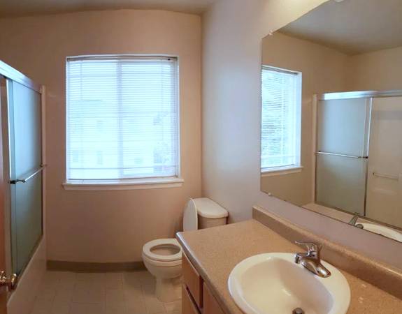 $1,550 / 2br - Senderos multiuso, suburbano, ¡ubicación ideal para familias! Recorra un apartamento de 2 habitaciones y 1.5 baños (Este de Portland)63820795526913124