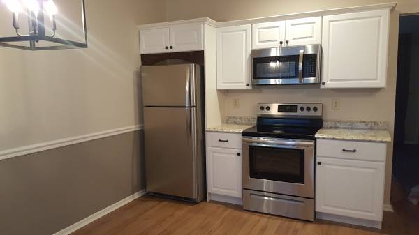 $1,675 / 2br - 885ft2 - Alquiler encantador de estilo granja (Central)63674687344897123