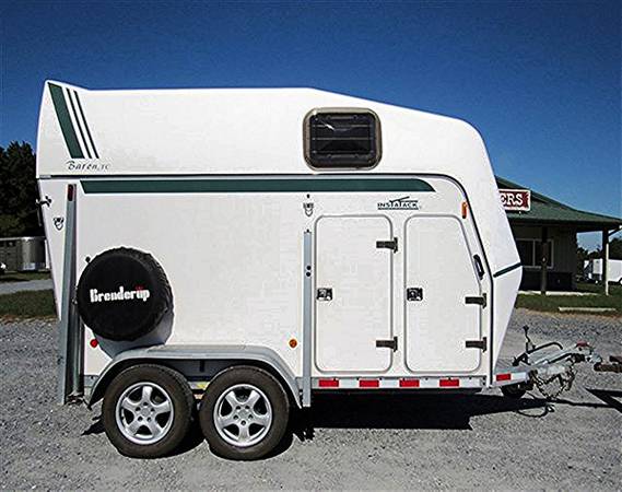 2005 Brenderup baron tc 2 horse with instatack dressing room 1