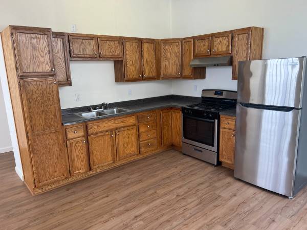 $2,410 / 1br - 1350ft2 - FREE RENT! 1050 47th Ave #14  - Live/Work Apartment Loft (Oakland)63682888428033123