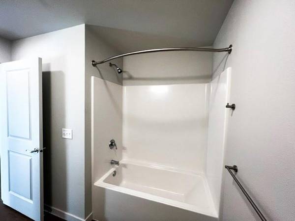 $1,860 / 1br - 594ft2 - Lounge Room - Perfect for Hosting Events, Large Closets, Extra Storage63688549370241123